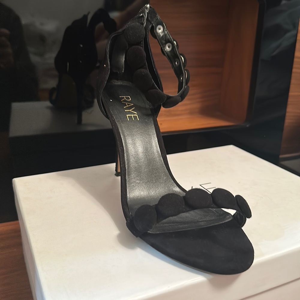 BLACK SANDALS (great condition)